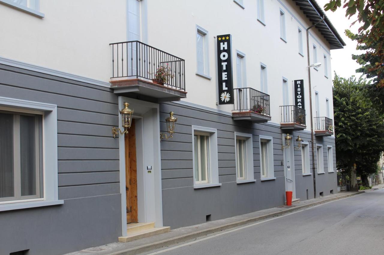 Hotel Margherita Montepiano Exteriör bild